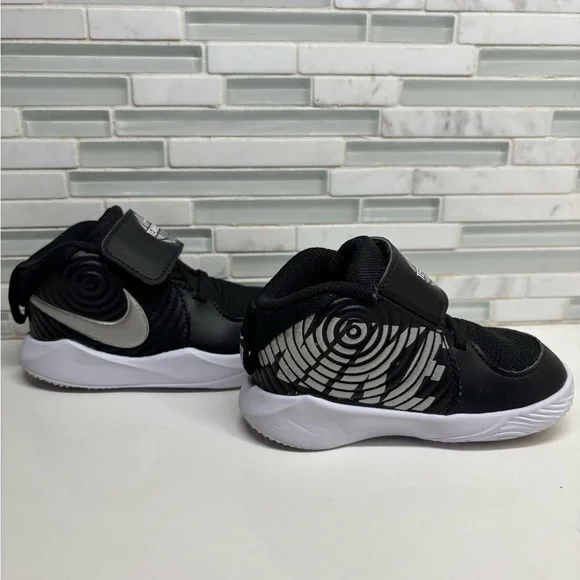 Nike Kids Black and Silver Sneakers size 6 - Picture 2 of 6